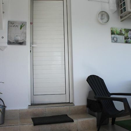 Lauraym 1 Hotel Baie-Mahault Exterior photo