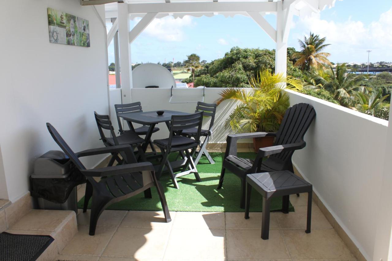 Lauraym 1 Hotel Baie-Mahault Exterior photo